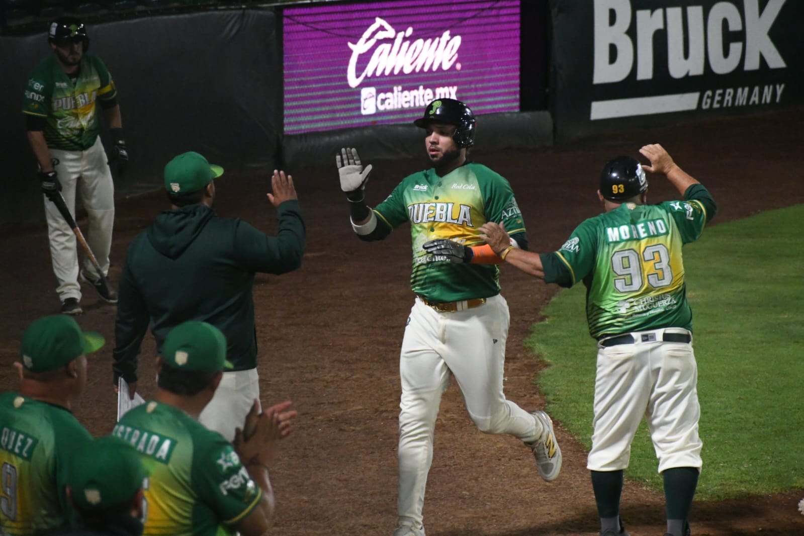 Pericos de Puebla cazan a los Leones de Yucatán en el primero de la serie
