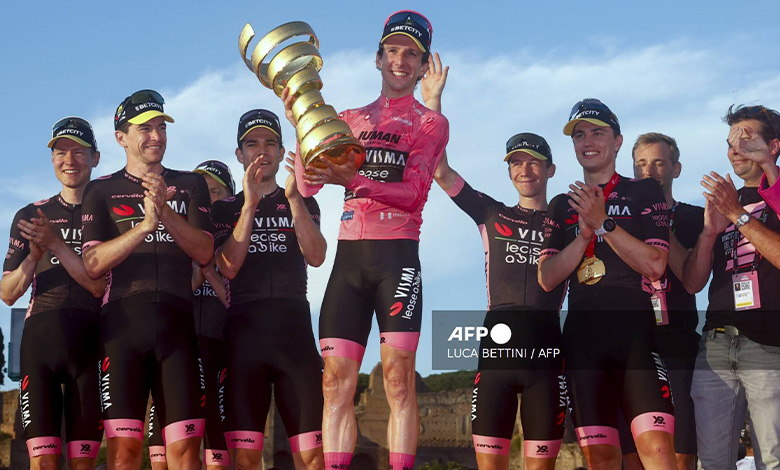 Simon Yates se corona en el Giro, Del Toro y Carapaz completan el podio