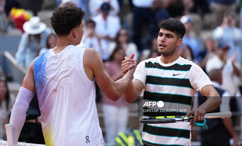 Alcaraz atempera a Shelton, Swiatek remonta y Sabalenka no cede en Roland Garros