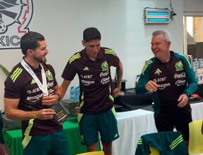 El delantero del América, Henry Martín, junto con los convocados del Cruz Azul se incorporaron este martes a la concentración
