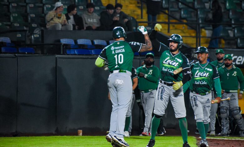 Bravos de León pega primero a Pericos de Puebla