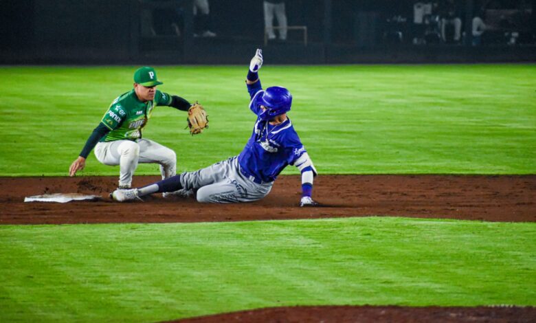 Conspiradores de Querétaro pega primero a los Pericos de Puebla