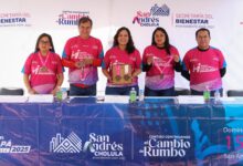 Presentan playera y medalla para el medio Maratón del Día del Papá en San Andrés Cholula