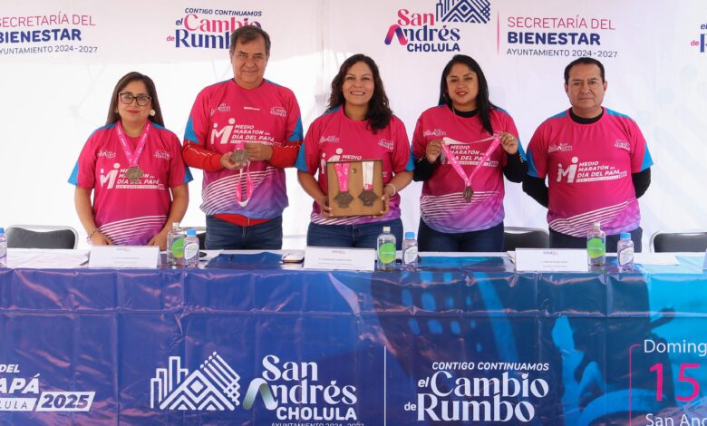 Presentan playera y medalla para el medio Maratón del Día del Papá en San Andrés Cholula