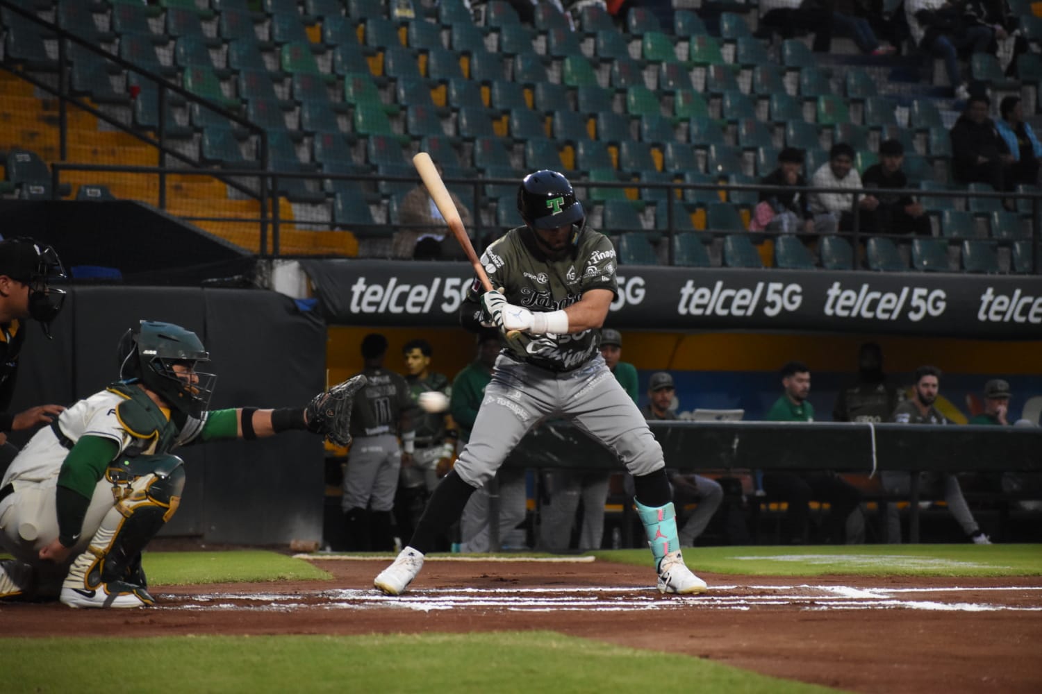 Pericos de Puebla pierde serie ante Olmecas en el Día Tribuna