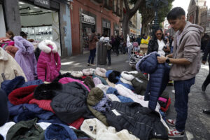 Operativo municipal en Puebla para retirar comercio ambulante y liberar espacios públicos.
