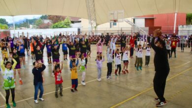 El exbasquetbolista, Horacio Llamas da entrenamiento a niños de Zacatlán
