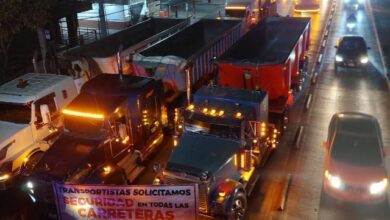 El paro nacional de transportistas programado para iniciar en las primeras horas de este miércoles fue suspendido de manera definitiva. La Secretaría de Gobernación (Segob) informó que alcanzó un acuerdo con los dirigentes de la Alianza Mexicana de Organización de Transportistas A.C. (AMOTAC)