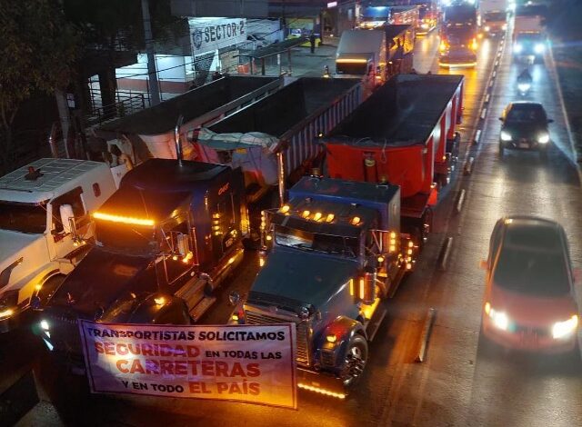El paro nacional de transportistas programado para iniciar en las primeras horas de este miércoles fue suspendido de manera definitiva. La Secretaría de Gobernación (Segob) informó que alcanzó un acuerdo con los dirigentes de la Alianza Mexicana de Organización de Transportistas A.C. (AMOTAC)