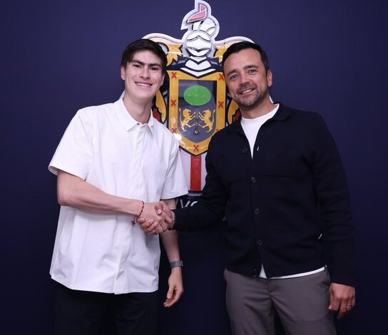 Chivas renueva a Armando González; habrá ‘Hormiga’ para rato