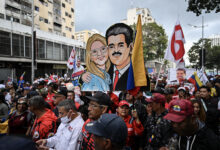 Simpatizantes de la oposición y del chavismo se manifestaron por separado este martes en Caracas, Venezuela.