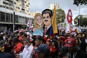 Simpatizantes de la oposición y del chavismo se manifestaron por separado este martes en Caracas, Venezuela.