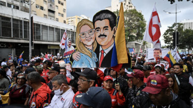 Simpatizantes de la oposición y del chavismo se manifestaron por separado este martes en Caracas, Venezuela.