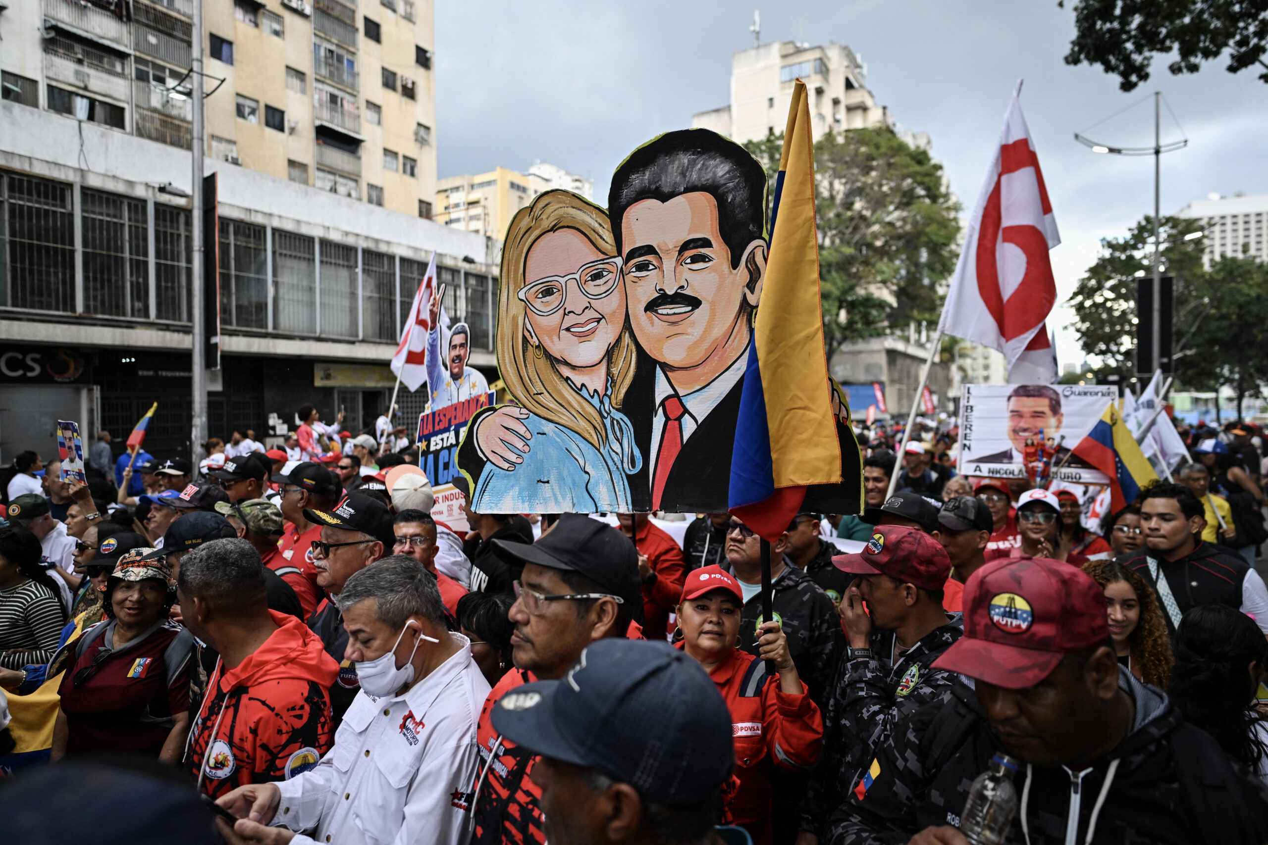 Simpatizantes de la oposición y del chavismo se manifestaron por separado este martes en Caracas, Venezuela.