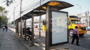 Luego de que el Congreso del Estado aprobara al Ayuntamiento de Puebla concesionar por 10 años los 401 paraderos de transporte público, la Comuna celebró dicha decisión. Esta medida permitirá modernizar el mobiliario urbano y mejorar las condiciones de los usuarios en la capital.