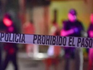 Un hombre de 34 años fue linchado y calcinado la noche de este viernes en el kilómetro 38 de la autopista Siglo XXI, a la altura de San Juan Amecac, en el municipio de Cohuecan, tras ser acusado por pobladores del presunto robo de llantas.