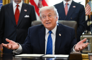 El presidente de Estados Unidos, Donald Trump, elevó este miércoles la presión sobre México al advertir que su administración intervendrá directamente contra los cárteles si considera que el Gobierno mexicano