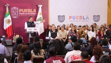 Alejandro Armenta durante su visita a Tehuacán para iniciar atención en territorio.