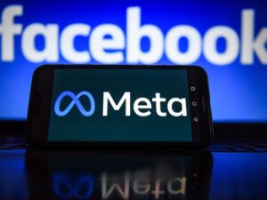 Meta comenzó este miércoles la ejecución de su plan para despedir a 8,000 empleados, equivalente a aproximadamente el 10% de su plantilla mundial, como parte de la estrategia del director ejecutivo Mark Zuckerberg