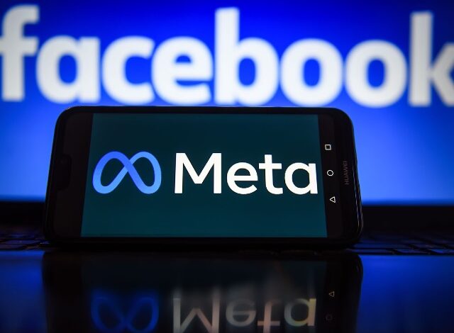 Meta comenzó este miércoles la ejecución de su plan para despedir a 8,000 empleados, equivalente a aproximadamente el 10% de su plantilla mundial, como parte de la estrategia del director ejecutivo Mark Zuckerberg
