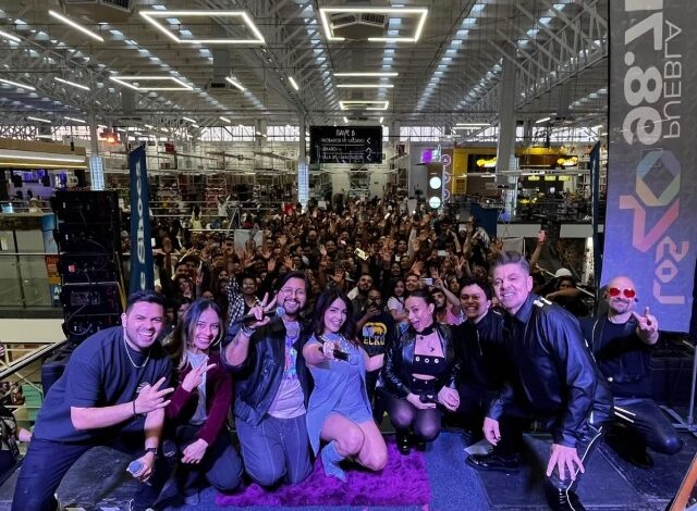 Playa Limbo durante su concierto básico en Price Shoes Puebla organizado por Los 40 98.7 FM