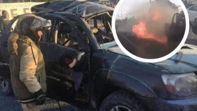 Dos hombres murieron tras la explosión de una camioneta en la carretera México–Pachuca, en Tecámac. Autoridades investigan si un artefacto detonó dentro del vehículo.