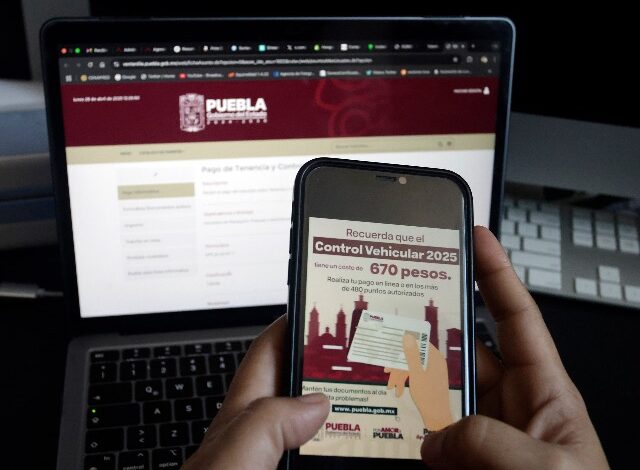 Ciudadanos realizan el pago del Control Vehicular 2026 en Puebla durante el periodo de prórroga.
