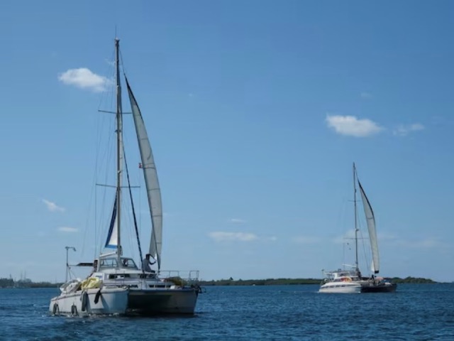 Aeronave de la Marina de México durante operativo de búsqueda de embarcaciones en el Caribe.