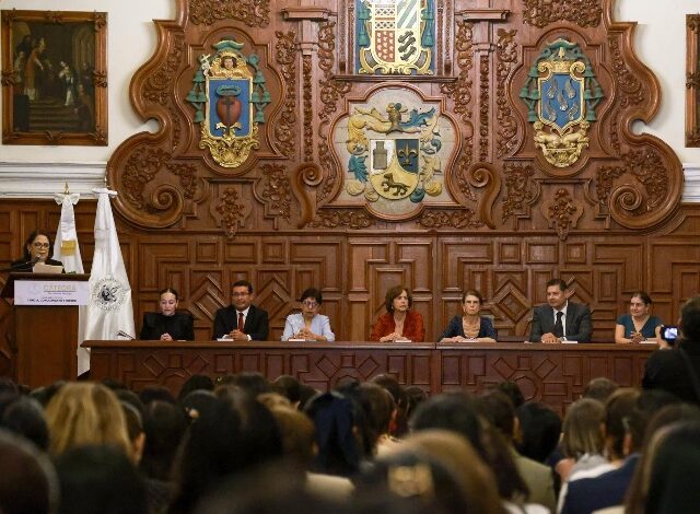 En el Salón Barroco de la BUAP se llevó a cabo la inauguración de la Cátedra Dra. Matilde Montoya, en honor a la primera médica mexicana que inició su formación en Puebla.