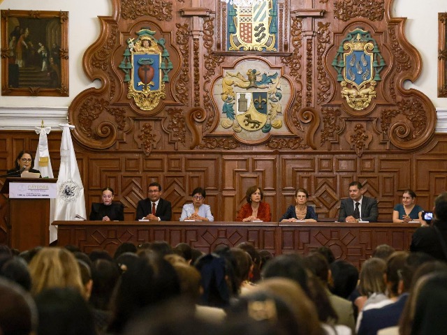 En el Salón Barroco de la BUAP se llevó a cabo la inauguración de la Cátedra Dra. Matilde Montoya, en honor a la primera médica mexicana que inició su formación en Puebla.