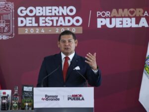Con el objetivo de fortalecer los lazos de colaboración entre el Gobierno de Puebla y el sector productivo, el gobernador Alejandro Armenta Mier sostuvo una reunión con dirigentes de más de 40 sindicatos.