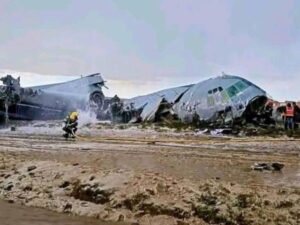 El accidente del avión militar Hércules C-130 que dejó más de 20 muertos en Bolivia se debió a fallas de comunicación del control aéreo, errores de la tripulación y a una tormenta eléctrica con lluvia y granizo