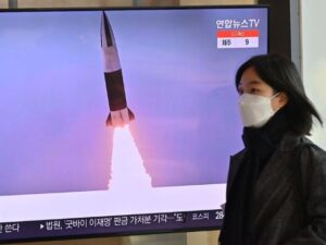 La tensión militar vuelve a encenderse en la península coreana. El ejército de Seúl informó que Corea del Norte lanza proyectil no identificado hacia las aguas del mar Amarillo, ubicadas frente a su costa occidental.