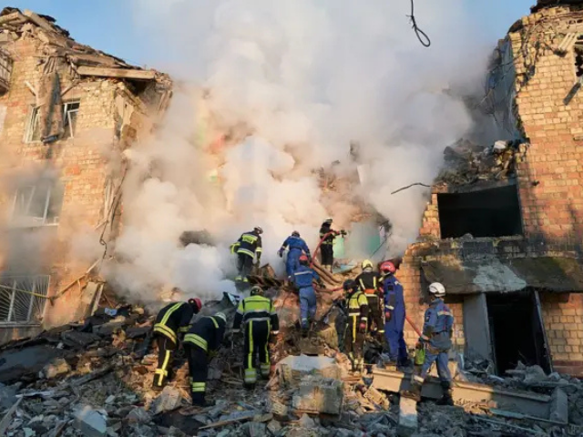 La esperanza de un respiro en el frente se desvanece. Ucrania acusó a Rusia de lanzar una nueva ofensiva el miércoles por la mañana, apenas seis horas después de que entrara en vigor un alto el fuego anunciado unilateralmente por Kiev