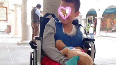 Silla de ruedas especial: “Ejemplo de silla de ruedas ortopédica hecha a la medida para un menor con discapacidad”