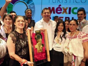 El nombre de Zacatlán resonó entre gritos y aplausos en el Centro de Convenciones de Acapulco, Guerrero, durante el Tianguis Turístico 2026, cuando se anunció al ganador en la categoría “Mejor Pueblo Mágico para Celebrar una Boda”