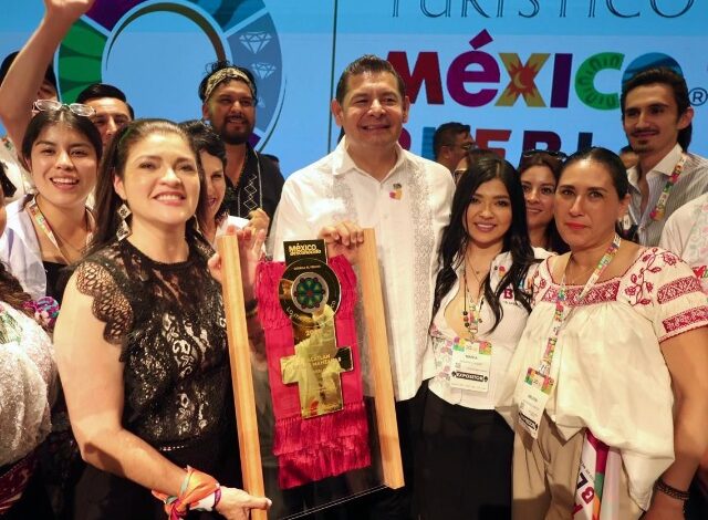El nombre de Zacatlán resonó entre gritos y aplausos en el Centro de Convenciones de Acapulco, Guerrero, durante el Tianguis Turístico 2026, cuando se anunció al ganador en la categoría “Mejor Pueblo Mágico para Celebrar una Boda”