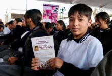 Miles de estudiantes y familias buscan diariamente cómo revisar el estatus de su trámite de la Beca Rita Cetina o de las Beca Benito Juárez, programas administrados por la Secretaría de Educación Pública