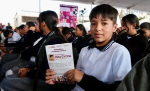 Miles de estudiantes y familias buscan diariamente cómo revisar el estatus de su trámite de la Beca Rita Cetina o de las Beca Benito Juárez, programas administrados por la Secretaría de Educación Pública