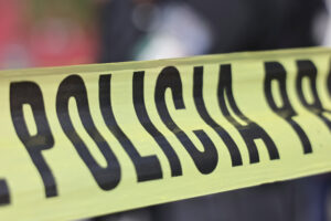 La mañana de este miércoles se reportó al 911 la localización de un cadáver maniatado, con plástico en la cabeza, en el Camino Real que conecta a los municipios de San Martín Texmelucan, Puebla, y Tepetitla de Lardizábal, Tlaxcala.