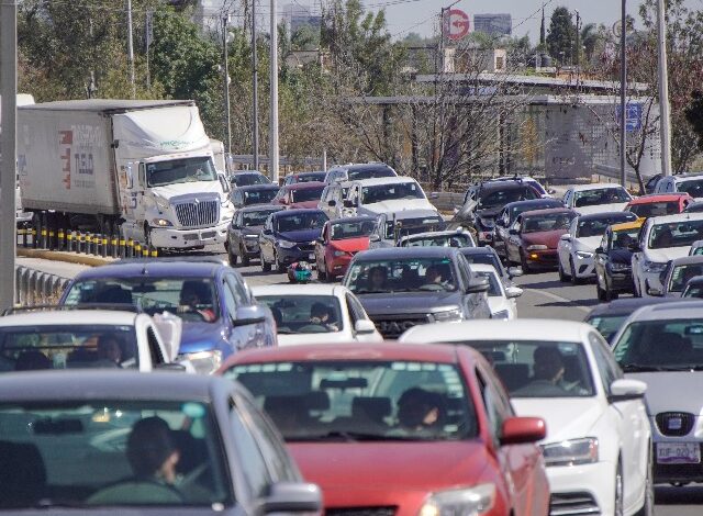 Al menos cuatro incidentes viales provocaron caos y tráfico intenso sobre el Periférico Ecológico durante las primeras horas y el mediodía de este jueves