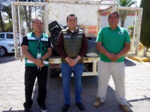 Ciudadanos entregan aparatos electrónicos en la campaña de reciclaje en Texmelucan