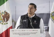 Actualmente, México enfrenta un déficit de más de 60 mil operadores de transporte de carga, una problemática que se replica a nivel internacional ante una demanda que no deja de crecer. En respuesta a este reto logístico, este viernes el gobernador Alejandro Armenta inauguró el Centro de Capacitación y Adiestramiento para Operadores del Transporte de Carga