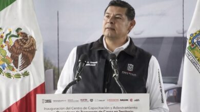 Actualmente, México enfrenta un déficit de más de 60 mil operadores de transporte de carga, una problemática que se replica a nivel internacional ante una demanda que no deja de crecer. En respuesta a este reto logístico, este viernes el gobernador Alejandro Armenta inauguró el Centro de Capacitación y Adiestramiento para Operadores del Transporte de Carga