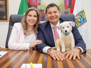 El gobernador del estado de Puebla, Alejandro Armenta Mier, dio un paso firme en su agenda a favor de los derechos de los animales al anunciar la adopción de un nuevo perrito rescatado.