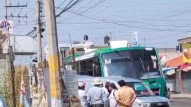 La mañana de este lunes, un hombre perdió la vida presuntamente por causas naturales mientras viajaba a bordo de una unidad de transporte público. El incidente ocurrió en el cruce de la Avenida Nacional y el bulevar Municipio Libre (Las Torres), lo que generó una importante movilización de los cuerpos de emergencia.