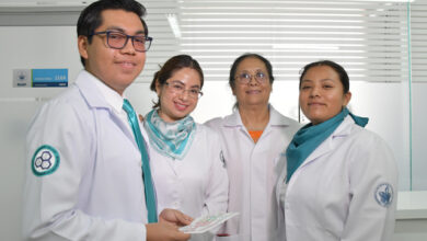 Tres estudiantes de la Facultad de Medicina de la BUAP obtuvieron la medalla de bronce en Infomatrix Puebla 2026 gracias a su proyecto de divulgación científica
