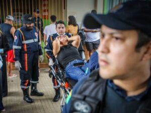 Un adolescente de 13 años abrió fuego este martes en una escuela de Rio Branco, capital del estado de Acre, en el noroeste de Brasil, dejando dos empleadas muertas y dos personas heridas —una trabajadora y un alumno—, informaron autoridades estatales.