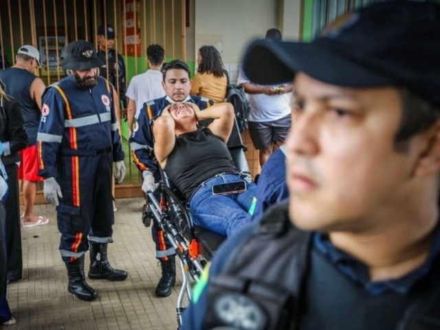 Un adolescente de 13 años abrió fuego este martes en una escuela de Rio Branco, capital del estado de Acre, en el noroeste de Brasil, dejando dos empleadas muertas y dos personas heridas —una trabajadora y un alumno—, informaron autoridades estatales.
