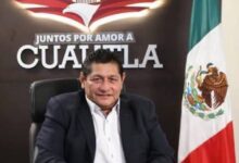 El secretario de Seguridad y Protección Ciudadana federal, Omar García Harfuch, confirmó este sábado la detención de Jesús Corona Damián, presidente municipal de Cuautla, Morelos. La captura se ejecutó en cumplimiento de una orden de aprehensión emitida por la Fiscalía General de la República (FGR) por los presuntos delitos de delincuencia organizada y extorsión.
